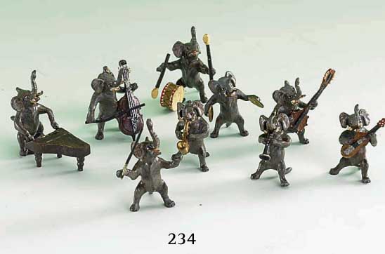 Konvolut Wiener Bronze, "Elefantenka- pelle", Meistermarke "FBW" - F. Bermann, H. ca 3 cm, bunt staffiert