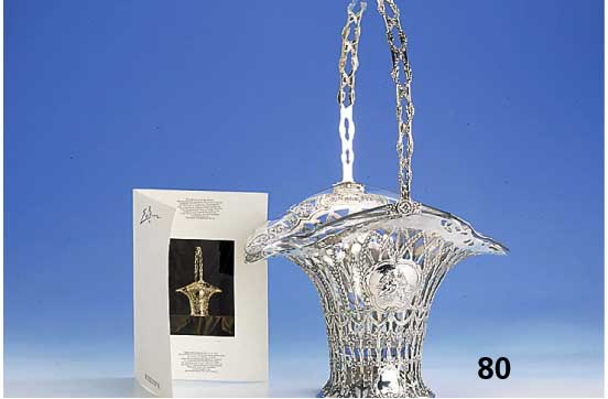 Henkelkorb Edition Christoph Wiedmann 1990, limitierte Auflage 40/100, 925er Silber, reiner Handarbeit im Rokoko-Stil, Amoretten- motiv, ...
