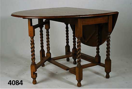 Klapptisch, England, 1920/30, Eiche massiv, mit gedrechselten Beinen ca. 72x105x48 cm ausgeklappt ca. 137 cm