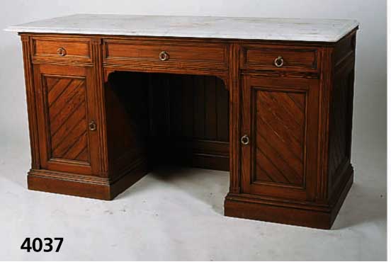 VielzweckmÖbel, Frankreich, um 1900, Korpus Weichholz und Eiche massiv bzw. Zierbelkiefer, ausgesuchtes Holz, weiß-graue Marmorplatte, ...