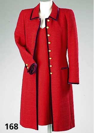 RENA LANGE-Emsemble: Kleid Gr. 36, und Mantel Gr. 38, leuchtend rot mit lilafarb. Samtabschluß, 78 % Wolle, dunkellilafarb. Innenfutter, Kleid ...