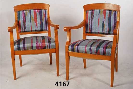 2 Armlehnsessel, deutsch, um 1910, Kirsche massiv, schÖne schwere QualitÄt, neu gepol- stert, Federkern, BezÜge neu, ca. 90x62x55 cm, Sh ca. 47 ...