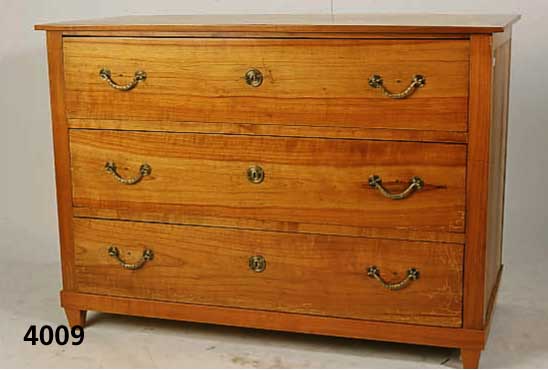 Biedermeierkommode, sÜddeutsch, 1810/20, Kirsche massiv, restauriert, Reste alten Wurm- befalls, BeschlÄge neu, wohnfertig, SchlÜssel fehlt, ca. ...