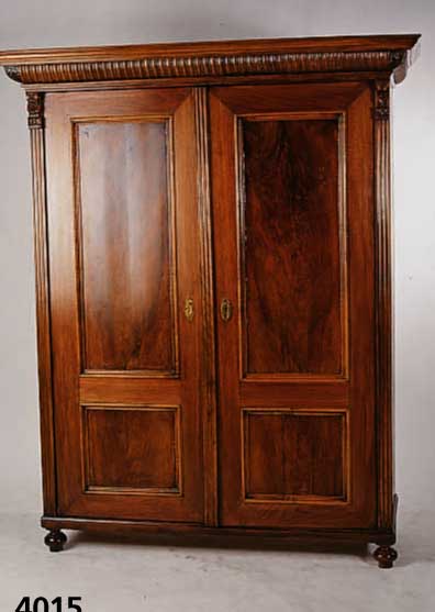 Schrank, deutsch, um 1890, Nussfurnier, zweitÜrig, Lisenen gerieft, Zahnfries, aufge- setzte Schnitzereien, abstrakt floral, ca. 171 x138x58 cm, ...