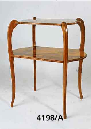 Etagere, Frankreich, Nancy, um 1900, Umkreis Majorelle, Beine Eiche massiv, geschweift und doppelt gerieft, Platten intersiert, lÄndliche ...
