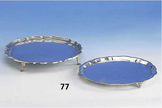 Konvolut 2 Tabletts auf FÜßen, England, Birmingham, 925er Silber, Barockstil, D ca. 20.5 bzw. 19 cm, zus. ca. 520 g