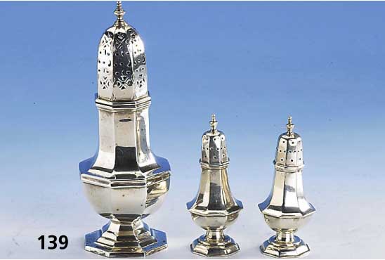 Zuckerstreuer und Salz- und Pfefferstreuer, Birmingham, 925er Silber, um 1910/20, H 16.5 bzw. 8 cm, zusammen passend