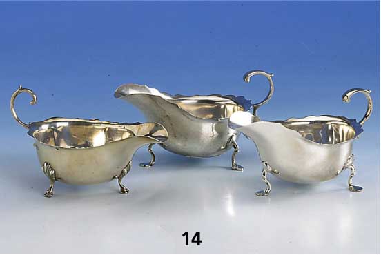 Konvolut 3 Saucieren, England um 1910, 925er Silber, Dekore leicht abweichend, jedoch passend, Maße ca. 8.5 x 15 x 8.5 cm, zus. ca. 350 g