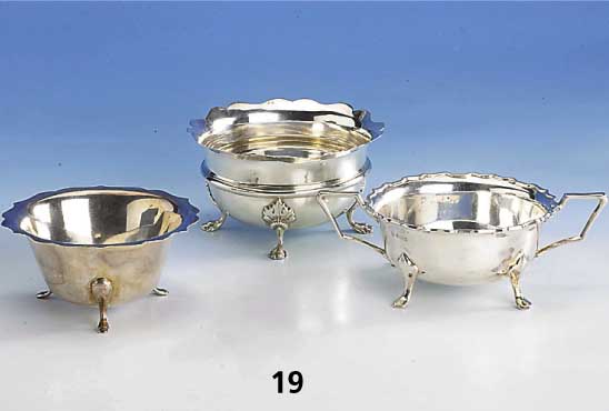 Konvolut 4 kleine SchÄlchen, England um 1910, 925er Silber, auf FÜßen stehend, 1 x mit Griffen, H ca. 5.5 - 6.5 cm, D ca. 10.5 - 12 cm, zus. ...