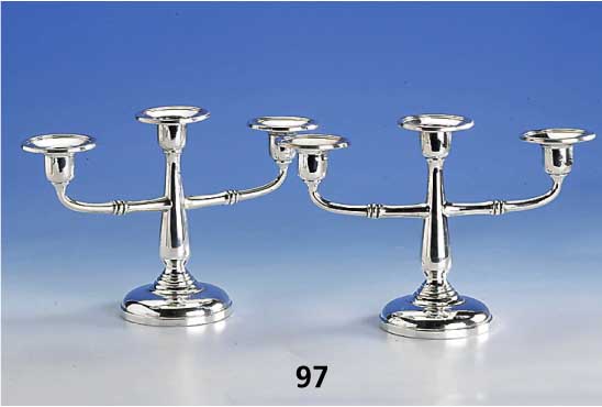 Kerzenleuchterpaar, Amerika, 925er Silber, gefÜllt, 3 Brennstellen, Fuß min. verbeult, H ca. 16 cm, B ca. 25 cm