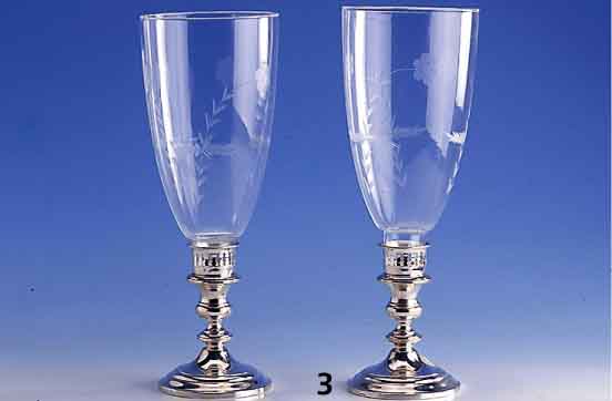 Kerzenleuchterpaar mit Glasaufsatz, Amerika, 925er Silber, gefÜllt, Glasaufsatz abnehm- bar, floral verz., H. ca. 36.5 cm, min. verb.