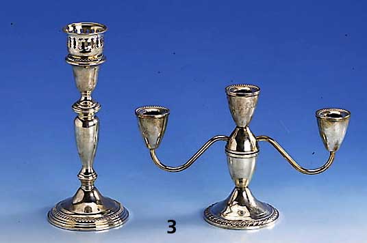 Konvolut aus 2 Kerzenleuchtern, Amerika, 925er Silber, Fuß getreppt, gefÜllt, 1 x Oberteil: 3 Brennstellen, abnehmbar, H. ca. 21 cm, min. verb.