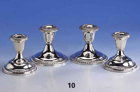 Konvolut 4 Kerzenleuchter, Amerika, 925er Silber, gefÜllt, Kordelbandverz., je 1 Brennstelle, H. ca. 9 cm