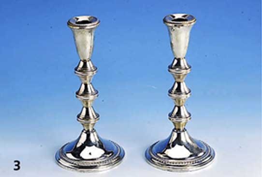 Kerzenleuchterpaar, Amerika, 925er Silber, mehrfach geschnÜrt, gefÜllt, Kordelband- und Perlleistenverz., min. verb., H. ca. 21 cm