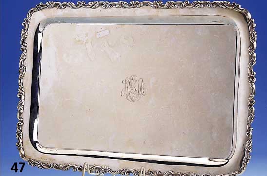 Rechteckiges Tablett, Mexiko, 925er Silber, Rand floral verz., mittig Bes.-Monogr., schwere Ausf., ca. 46 x 30 cm, ca. 1730 g