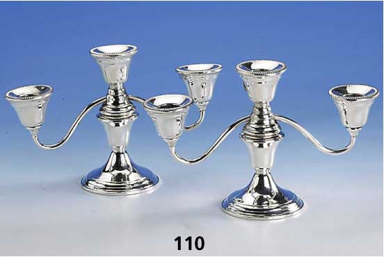 Kerzenleuchterpaar, Amerika, 925er Silber, gefÜllt, 3 Brennstellen, Oberteil abschraub- bar, H. ca. 15 cm, verbeult