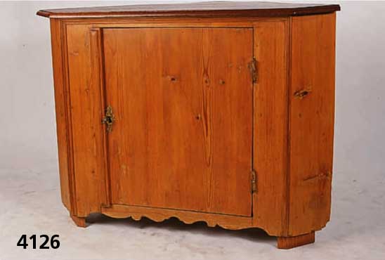 Eckschrank, deutsch, um 1800, Weichholz, Zibelkiefer und Tanne, Decke Eiche, restauriert, wohnfertig, ca. 80x110x64 cm, Schenkeltiefe 75 cm