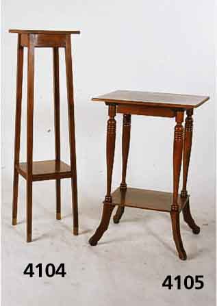 Blumentisch, Belgien, um 1900/05 Eiche mass iv, gedrechselte Beine, BallustafÖrmige FÜße l eicht gespreizt, Schublade, Platte mit Spannun gsriss, ...