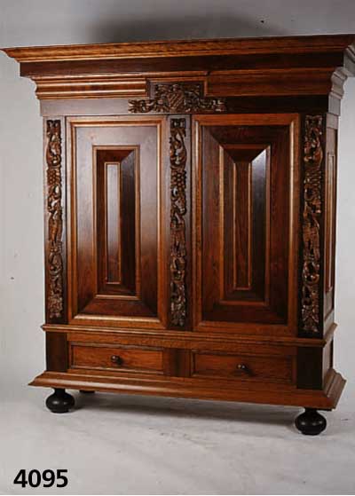 Kissenschrank, Niederlande, um 1910/20, bezeichnet "Origineel Groenlose", Eiche massiv , hervorragende Verarbeitung, aufgelegte ...