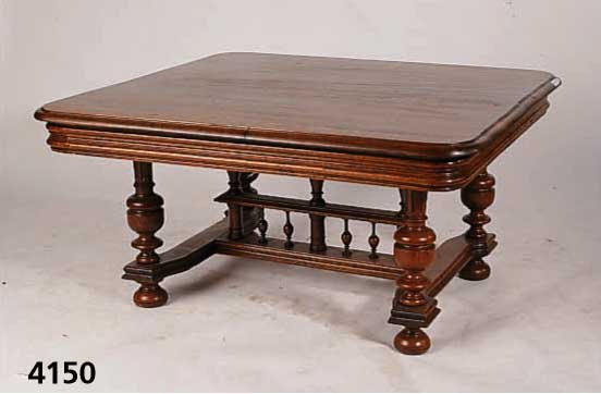 Tisch, Frankreich, Lyon, um 1890, Eiche massiv, reiche Drechselarbeit, stiltypisch, fÜr neuzeitliche SitzmÖbel gekÜrzt, ca. 55x106 x106 cm