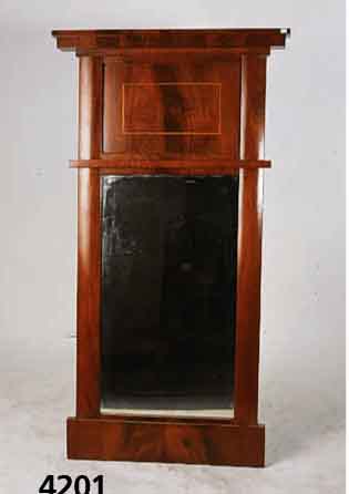 SpÄtbiedermeierspiegel, mitteldeutsch, um 1825 /30, Korpus Weichholz, Pyramidenmahagoni- furnier gespiegelt, Kopf ausladend, Spiegel- glas ...