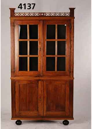 Eckschrank, Niederlande, z.T. um 1830/40, z.T. um 1900, Korpus Eiche und Weichholz, Nußbaum massiv, EinlegebÖden spÄter, Galerie neu, ...