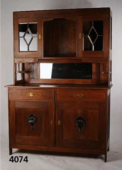 AufsatzmÖbel, deutsch, um 1900/05, Jugend- stil, Korpus Weichholz, Front und Seiten Eiche massiv, aufgesetzte geschwÄrzte Schnitz- ereien, ...