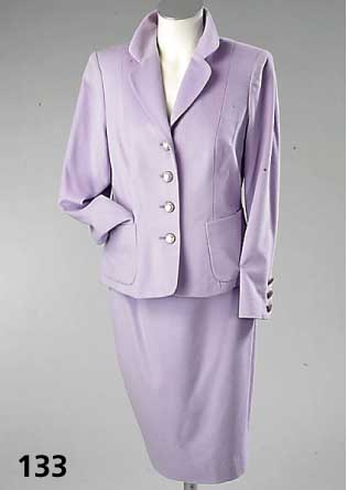 Kashmirwolle-KostÜm in Flieder, Gr. 40, LIZ MALRAUX-Design, best. aus: Jacke und Rock, Rockl. ca. 56 cm, Jackenl. ca. 58 cm