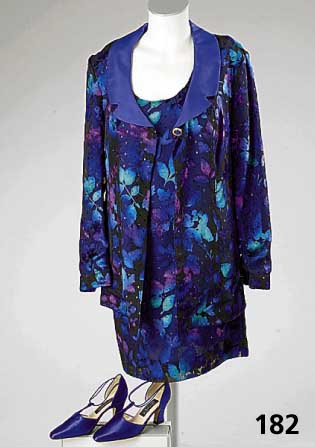 Cocktailkleid in blau mit BlÜten-Pailetten, Seide, mit stoffgleichem Mantel, Gr. 38/40, dazu stoffbezogene Schuhe Gr. 4, ungetragen, ...