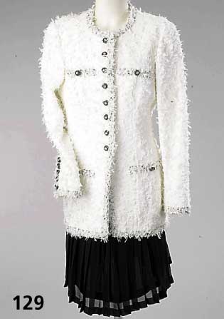 CocktailcostÜm, Gr. 38/40, weiße lange Jacke und schwarzer Pliseerock, orig. Chanel- stoffe und Materialen, Rockl. ca. 53 cm, Blazer, L. ca. 73 ...