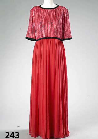 Langes rotes Abendkleid, Gr. 40, LIZ MALRAUX Design, Ärmel und Ausschnitt schwarz eingefaßt, Oberteil mit Pailetten und Perlen bestickt, L. ca. ...