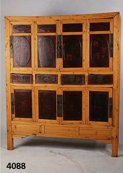 Schrank, China, um 1900, Weichholz, 8 TÜren, 4 SchÜbe ohne Schließen, geschnitzte und bemalte Applikationen mit Garten-Stadt u. Motiven von ...