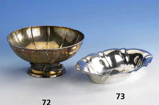 Ovale Anbietschale, deutsch 30er Jahre, 800er Silber, bez. Handarbeit, barockisieren- der Dekor, reine Treibarbeit, Meistermarke Tannenbaum, ca. ...