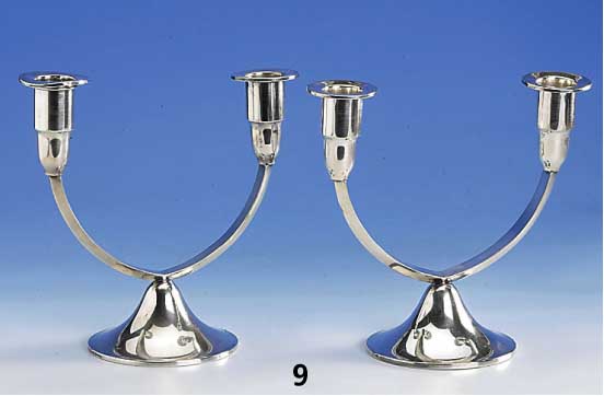 Paar Kerzenleuchter mit je 2 Brennstellen, deutsch ca. 30er Jahre, zus. ca. 410 g, H ca. 21.5 cm, TÜllen abnehmbar (1 x l. verdellt)