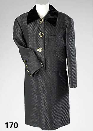 GUY LAROCHE 2-Teiler, franz. Gr. 44, schwarzes Acryl/Seide/Acetat-Gemisch, Stepp- optik, best. aus: Etuikleid, RÜckenl. ca. 90 cm, RV im ...
