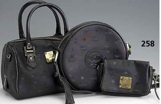 3 Handtaschen v. MCM, schwarzer Kunststoff mit Leder, versch. Formen und GrÖßen, Gebr.- spuren