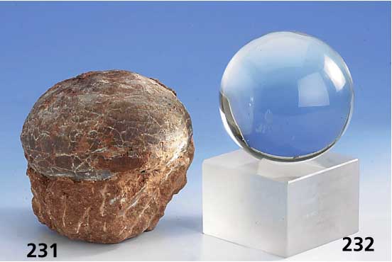 Dinosaurier-Ei, Mongolei 60-100 Mio. Jahre alt, fein herausprÄpariert, 12.5 x 14 x 14 cm