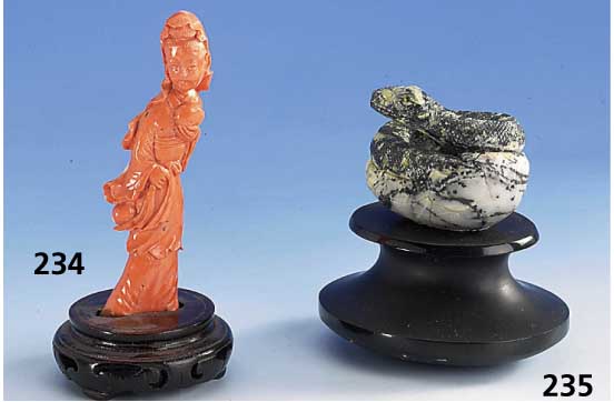 Korallenfigur Guan Yin, China um 1900, Koralle vollplstisch geschnitzt, H ca. 13 cm