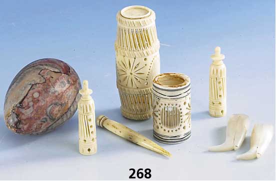 Konv. div. Objekte Mitte 19. Jh., 2 Bein-GrillenkÄfige (GlÜcksbringer), fein geschnitzt/gesÄgt, und mit Durchbrucharbeit, 1 x besch., H 7 u. ...