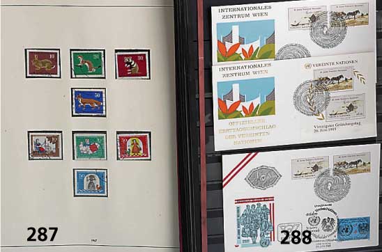 Briefmarken-Sammlung UNO-Wien, die guten ersten 10 Jahre 1980-1989 komplett postfrisch und auf Ersttagsbriefen, dabei die dekorativen Kleinbogen ...