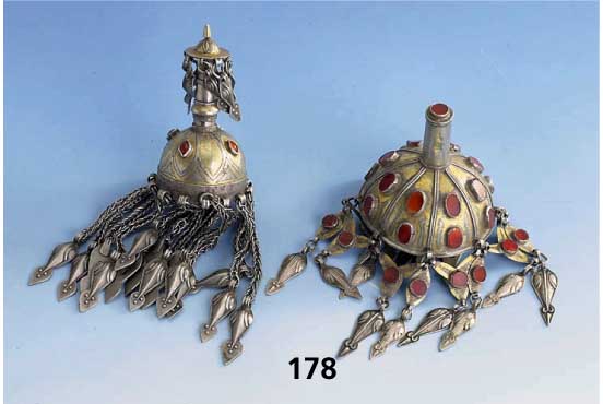 2 Haubenzier, Teke Turkoman um 1900, sogn. Gupba, Silber teilvergoldet, Karneol- besatz, 1 x AbhÄngung leicht besch., L. ca. 19 bzw. 15 cm