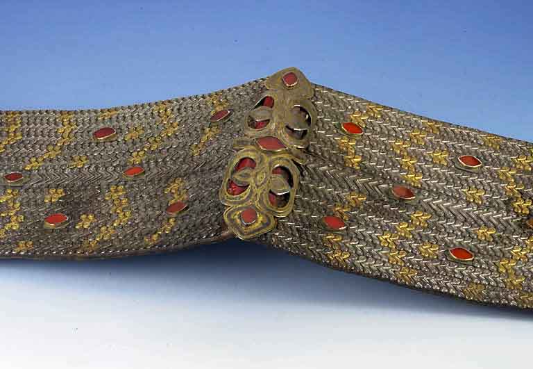 Pferdebrustschmuck, Turkmenistan um 1900, Silber teilvergoldet, Karneolbesatz, gute Erhaltung, L. ca. 76 cm, selten, sammelw.