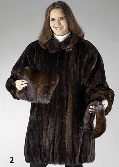 Dunkelbrauner Nerz-Kurzmantel mit Muff und Stirnband, Gr. ca. 40, weiter Schnitt, weite Ärmel, Ärmelabschluß gerafft, kl. Kragen, 1 großer ...