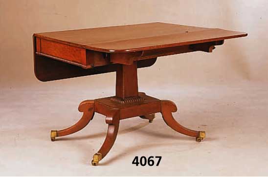 Klapptisch, England, 1880/90, Palisander, Mahagoni, viktorianisch, Zahnfries, an den FÜßen Messingverkleidung, auf Rollen, aufklapp bar, 2 ...
