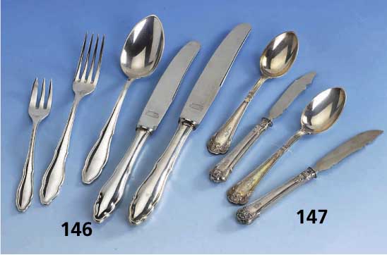 6 Obstmesser und 4 KaffeelÖffel, 800er Silber, Österreich/Wien um 1900, klassizistisch, Meistermarke unged., Bes.-Monogr. AS, in altem Etui