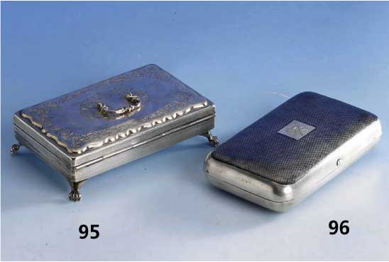 Schmuckschatulle, 800er Silber, Niederlande um 1900, innen roter Samt, auf 4 FÜßen stehend, floral verziert, altersbed. Gebr.-Sp., ca. 13 x 8 x ...