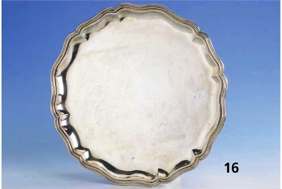 Tablett, 800er Silber, Ungarn um 1937, Barockstil, ca. 490 g, D. ca. 28.5 cm, Gebr. Sp., kl. Dellen