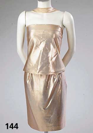 VERSACE-KostÜm, bronzefarb. Glanzstoff, Gr. M bzw. 30/44, Jeans-Couture, best. aus: Rock HÜftweite ca. 84 cm, L ca. 51 cm, TrÄgeroberteil