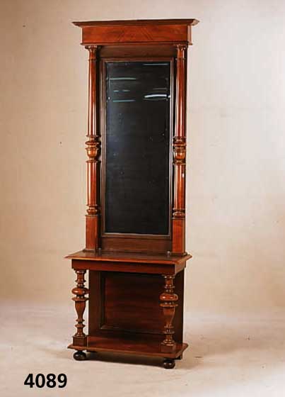 Konsole mit Aufsatzspiegel, deutsch, um 1890, z.T. Nußbaum massiv, Wurzelnuß gespiegelt, min. besch., ca. 200x68x33 cm