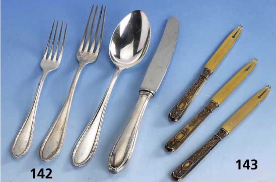 27-teiliges Besteck, 800er Silber, BSF, 20er Jahre, best aus: 11 LÖffel, 2 Gabeln, 12 FrÜhstÜcksgabeln, 2 Messer (Griffe gefÜllt, Klingen ...